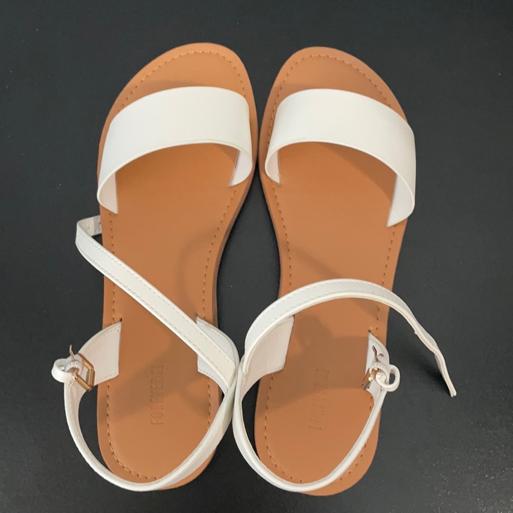 Cute white sandals. 🤍